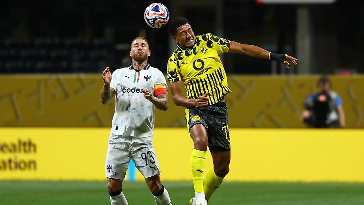 Jobe Bellingham holte sich seine zweite Gelbe Karte des Turniers ab.