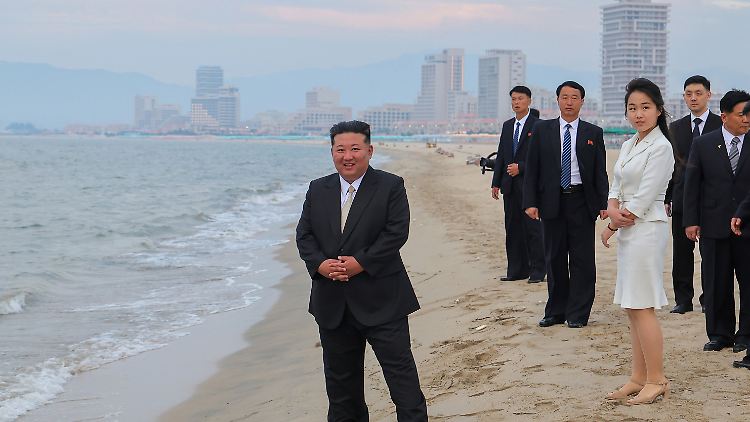 Auch Machthaber Kim zeigt sich "erfüllt mit Freude": Ein neuer Ort zum Urlauben für sein Volk - oder für die Russen.
