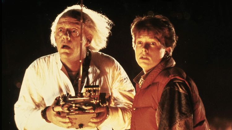 Bis heute unvergessen: Michael J. Fox (r.) und Christopher Lloyd in "Zurück in die Zukunft".