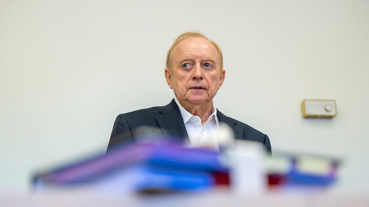 Alfons Schuhbeck ist unheilbar an Krebs erkrankt und wird außerhalb des Gefängnisses behandelt.