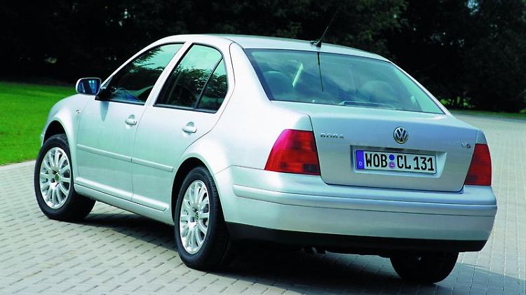 Ein Jetta namens Bora: Die Stufenheckversion des Golf mit neuer Modellbezeichnung blieb gemessen an den VW-Erwartungen erfolglos.