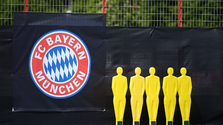Der Tod eines Honorartrainers im Trainingscamp des FC Bayern sorgt für Bestürzung.