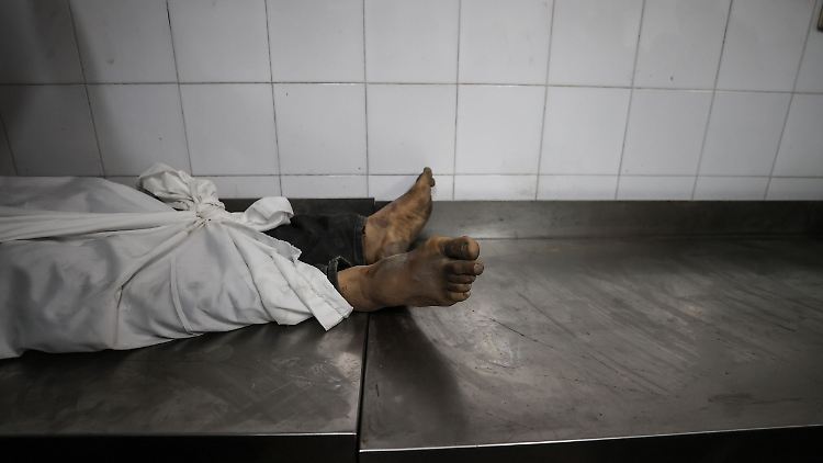 "Wir stehen unter großem Schock und trauern. Er kann nicht ersetzt werden", sagte Mohammed Abu Selmia, Direktor des Al-Shifa-Krankenhauses in Gaza zum Tod von Marwan Sultan. 
