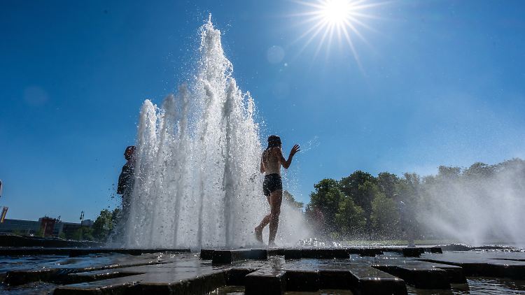 Temperaturen weit über 30 Grad ließen die Menschen in Deutschland schwitzen.