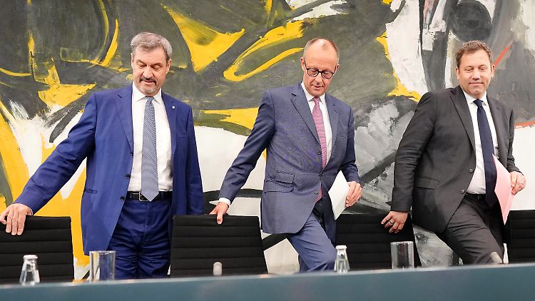 Die Entscheidungen der Parteichefs Markus Söder, Friedrich Merz und Lars Klingbeil, hier nach der ersten Sitzung des Koalitionsausschusses, stoßen in der Wirtschaft auf Unmut.