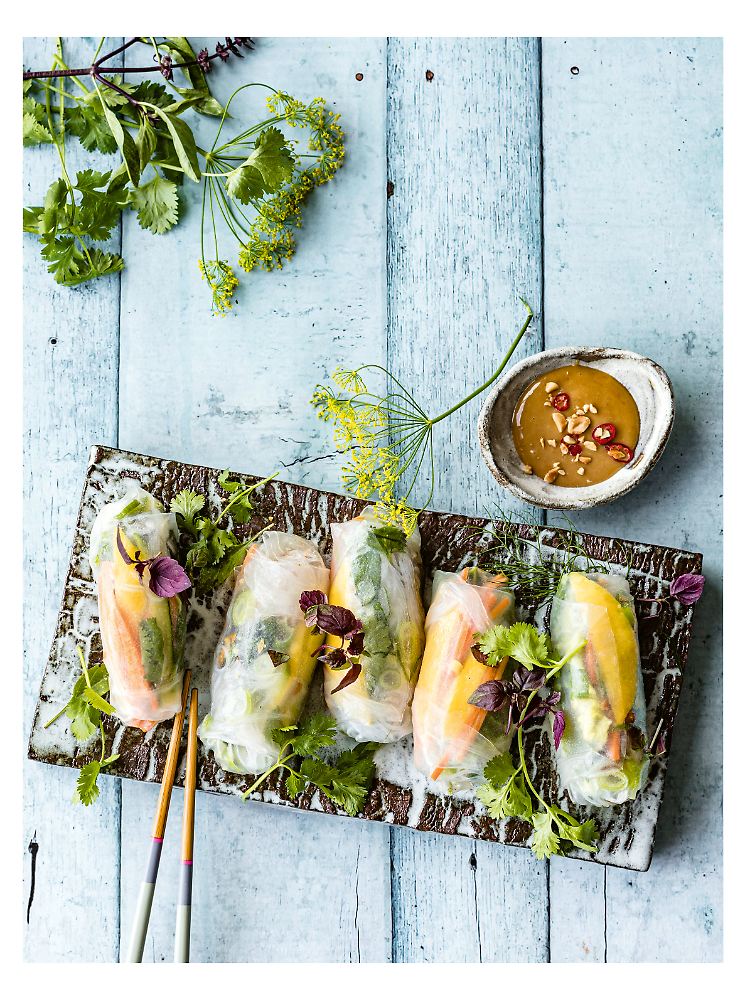 Der Ofen bleibt bei den Sommerrollen nicht ganz aus: Der Reis braucht kochendes Wasser und der Tofu Bratöl.