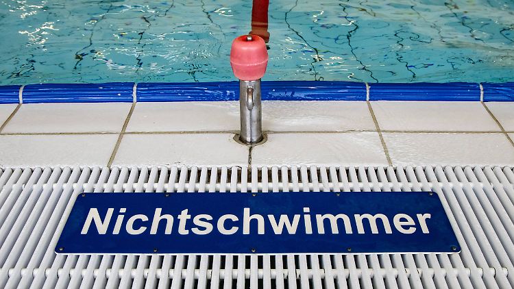 Fünf Prozent der Erwachsenen in Deutschland geben an, dass sie nicht schwimmen können.