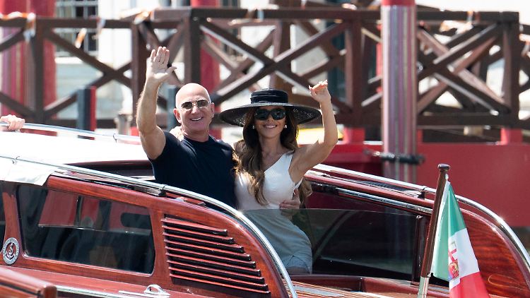 Von den 27 Kleidern, die Lauren Sánchez während ihrer Hochzeit mit Jeff Bezos in Venedig getragen hat, sind nur noch 26 übrig.