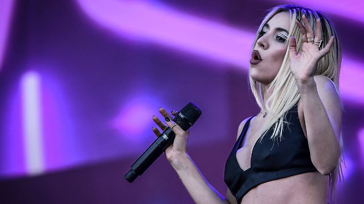 Vorerst wird es keine Live-Auftritte von ihr geben: Ava Max.