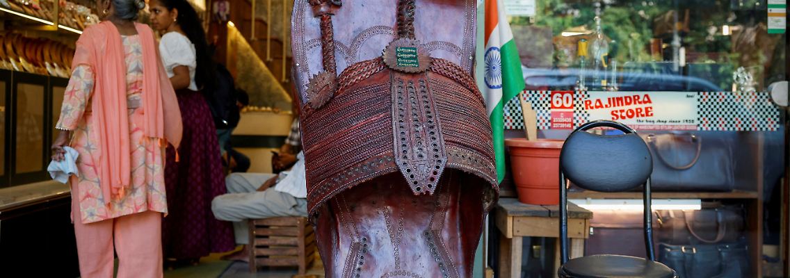 2025-06-28T085746Z_509666573_RC2ZAFABAOQQ_RTRMADP_3_PRADA-INDIA (1).JPG