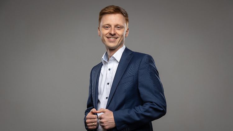 Florian Wagner ist Gründer und Geschäftsführer von Heimatwurzeln. Zuvor hat der Theologe als Kommunalpolitiker gearbeitet und für Bundes- und Landtagsabgeordnete. Er war zudem Geschäftsführer der CDU Mayen-Koblenz.