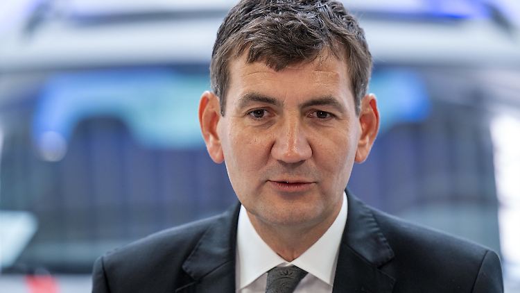 Aufsichtsrat und Vorstand danken Gunnar Kilian für seine Arbeit.