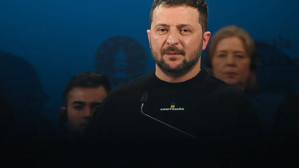 Wolodymyr-Selenskyj-Praesident-der-Ukraine-spricht-bei-der-Verleihung-des-Karlspreises