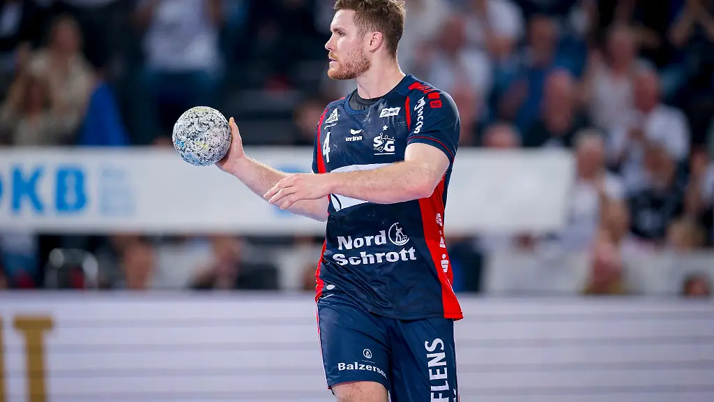 Flensburgs-Johannes-Golla-am-Ball