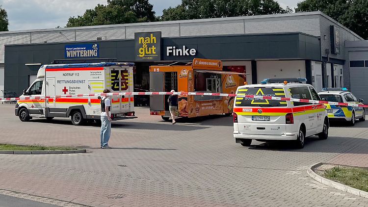 Die Polizei ist mit zahlreichen Einsatzkräften im Einsatz.