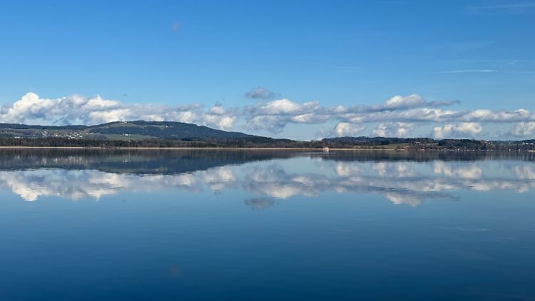 Der Wallersee ist ein beliebter Spot bei Anglern.