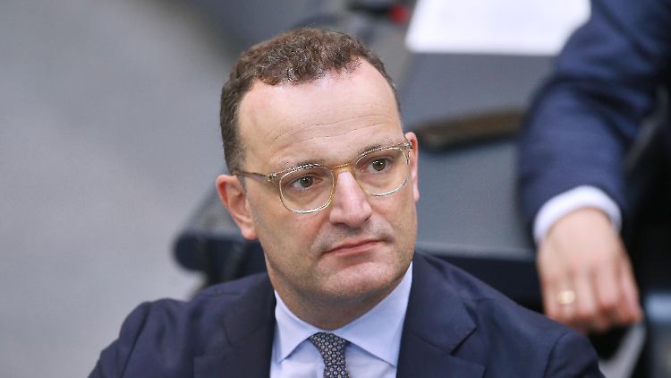 "Haben in der Not damals kurzfristig entschieden", hatte Spahn seine umstrittenen Masken-Deals in der Vergangenheit verteidigt.