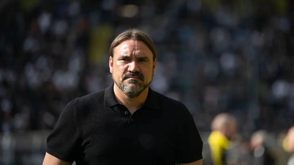 Trainer-Daniel-Farke-von-Moenchengladbach-vor-dem-Spiel