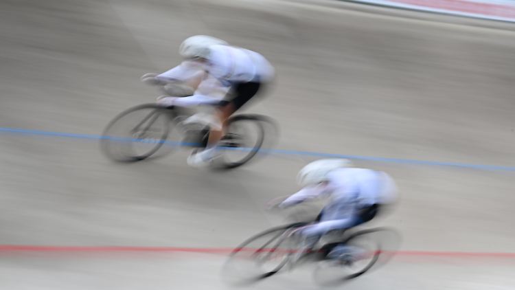 Beim Sprint können beim Bahnradrennen Geschwindigkeiten von bis zu 75 Stundenkilometern erreicht werden.