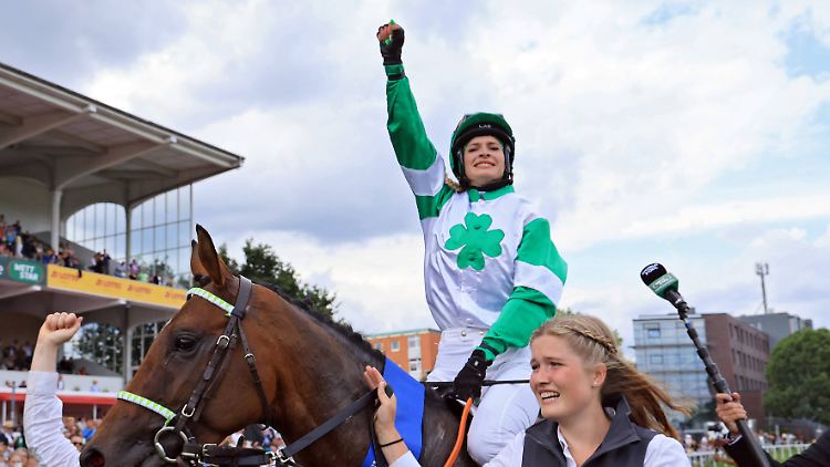 Historischer Erfolg: Nina Baltromeis Pferd Hochkönig galoppierte der Konkurrenz davon.