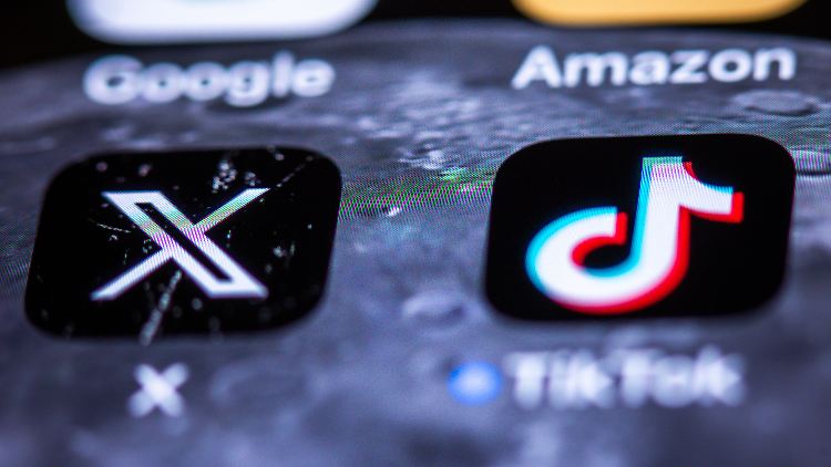 Innerhalb einer Übergangszeit solle die bisherige App im März 2026 in den USA abgeschaltet werden, heißt es in einem aktuellen Medienbericht.