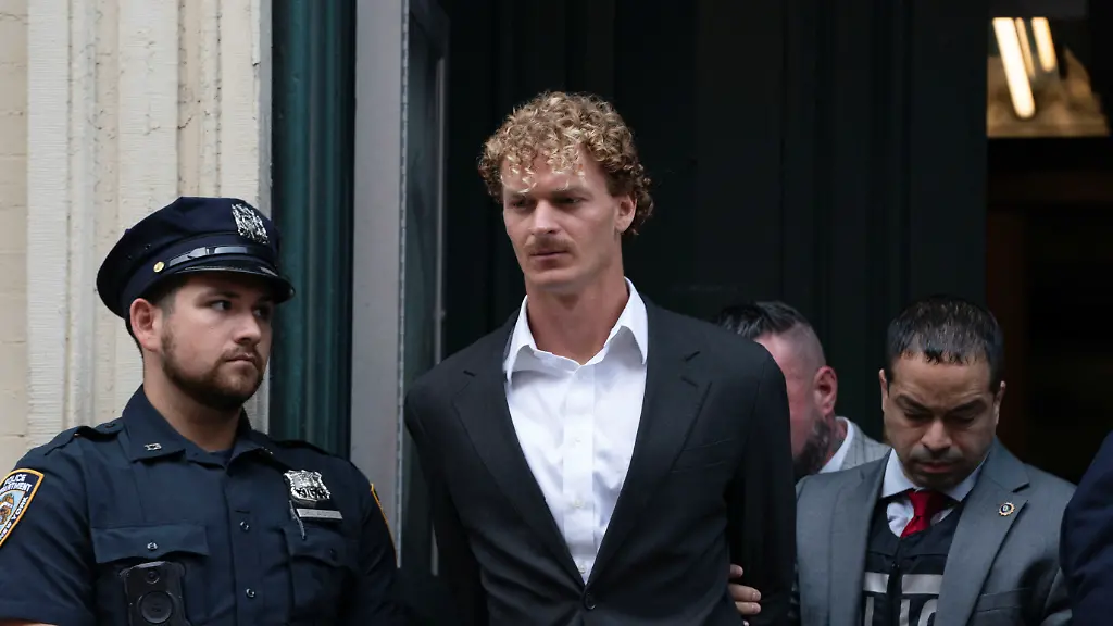 2023-05-12T192936Z-1019167033-RC23X0ATFLVE-RTRMADP-3-USA-CRIME-NEW-YORK