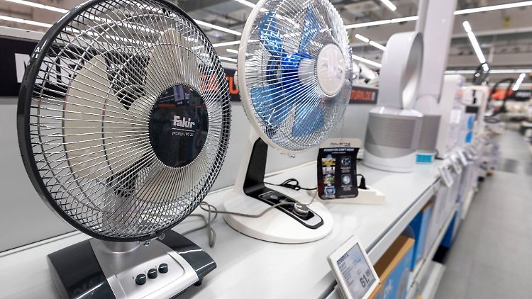Wer einen Ventilator sucht, sollte den Geräuschpegel beachten: Besonders geräuscharme Modelle sind ideal für Schlafzimmer oder Homeoffice.