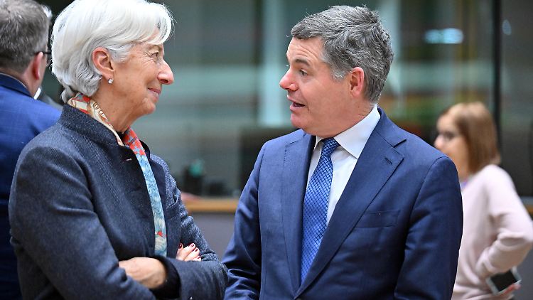 EZB-<chefin Lagarde und Eurogruppen-Präsident Donohoe (r.) arbeiten auch die nächsten Jahre zusammen.