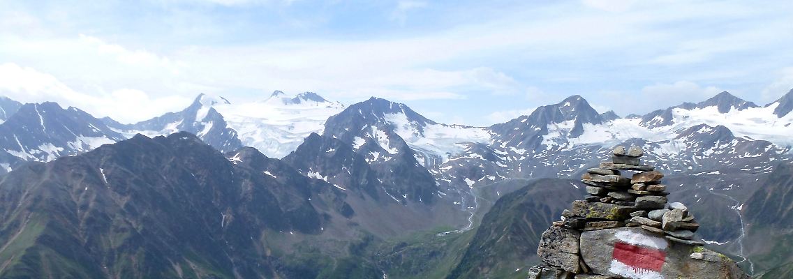 Wunderschönes Alpenpanorama, aber wohl auch mit Vorsicht zu genießen: der Stubaier Höhenweg in Österreich.
