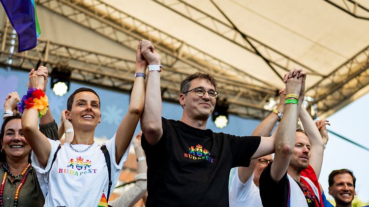 Gegen den links-grün-liberalen Bürgermeister Karacsony laufen polizeiliche Ermittlungen, gegen andere Pride-Teilnehmer aber nicht.  