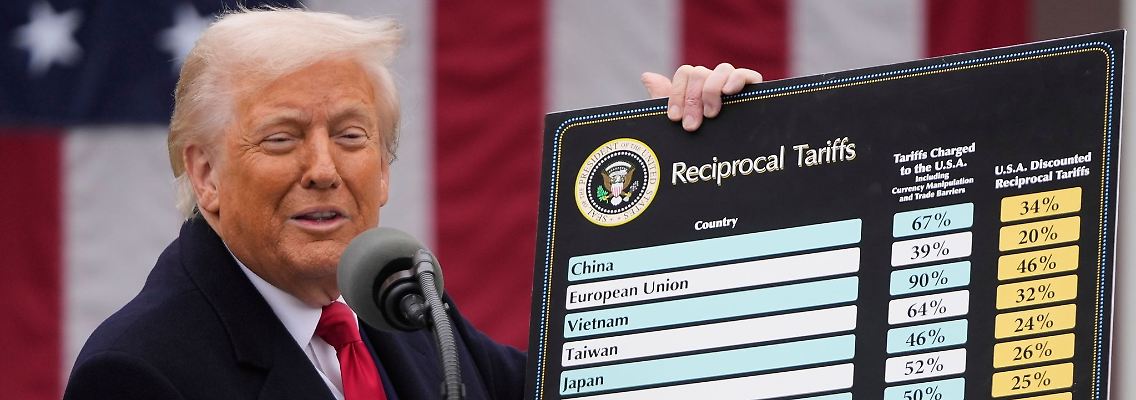 US-Präsident Trump schiebt die Frist für seine Zölle auf - die Unsicherheit aber belastet deutsche Firmen. (Archivbild)