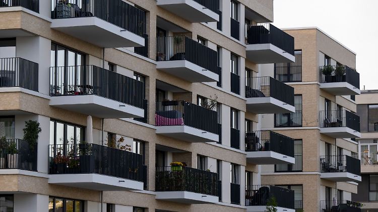 Der Wohnungskauf kann nicht nur in den Metropolen ordentlich ins Geld gehen.