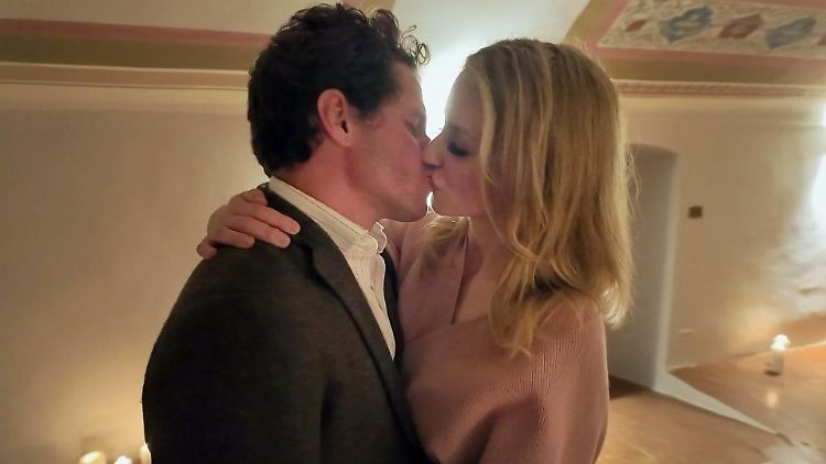 Winzer Martin und Hofdame Vanessa lassen ihren Gefühlen freien Lauf - Quelle RTL.jpg