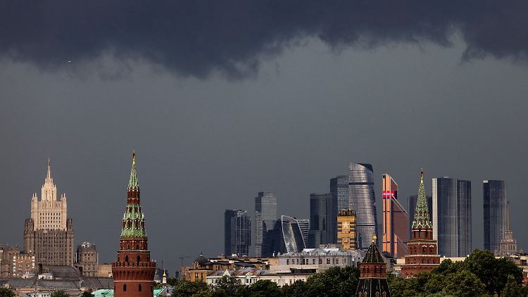 Dunkle Wolken über Moskau.