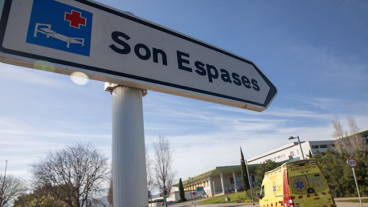 Der junge Mann starb im Krankenhaus Son Espases in Palma.
