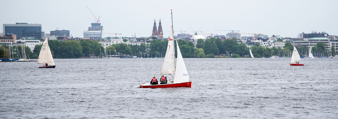 Die Leiche wurde am Nachmittag in Hamburg entdeckt.