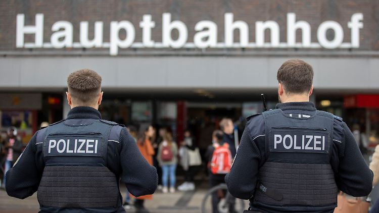 Unter Racial Profiling versteht man Kontrollen aufgrund des physischen Erscheinungsbildes. 