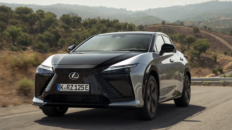 Lexus hat den RZ geliftet.