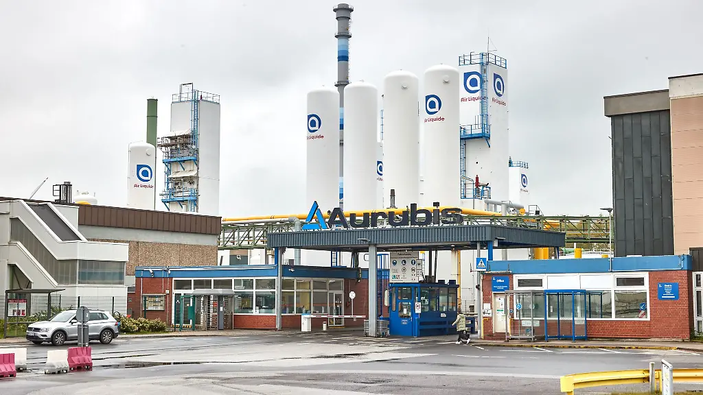 Blick-auf-das-Eingangstor-von-Aurubis-Werk-Ost