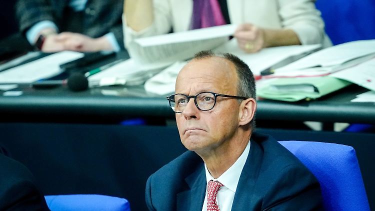 "So wie es gegenwärtig ist, kann es mit den vielfältigen Bedrohungen nicht bleiben", sagte Merz.