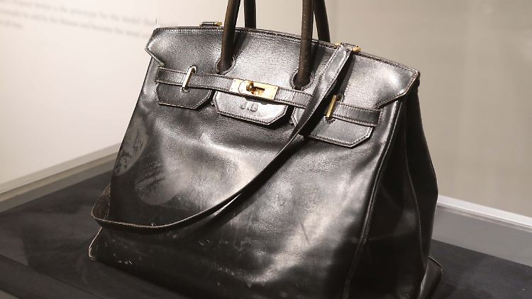 Die erste Birkin Bag wurde 1984 gemeinsam mit der britischen Schauspielerin und Sängerin Jane Birkin entworfen.