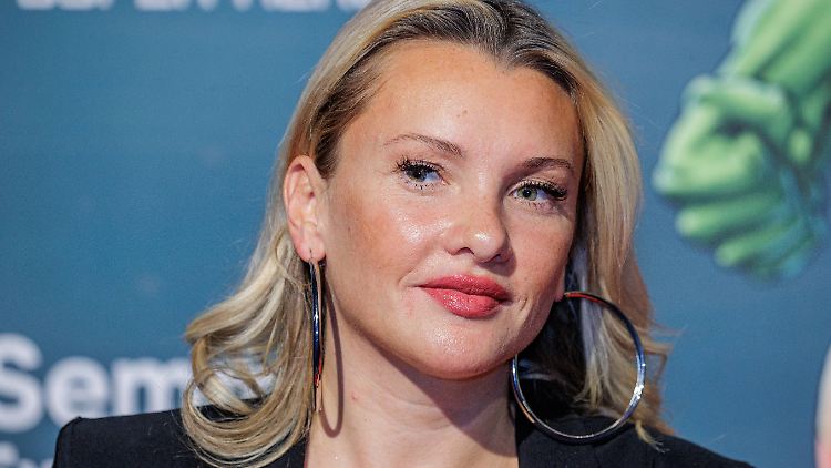 Von Fans geliebt, von Männern verschmäht: Evelyn Burdecki hat es beim Dating nicht leicht.