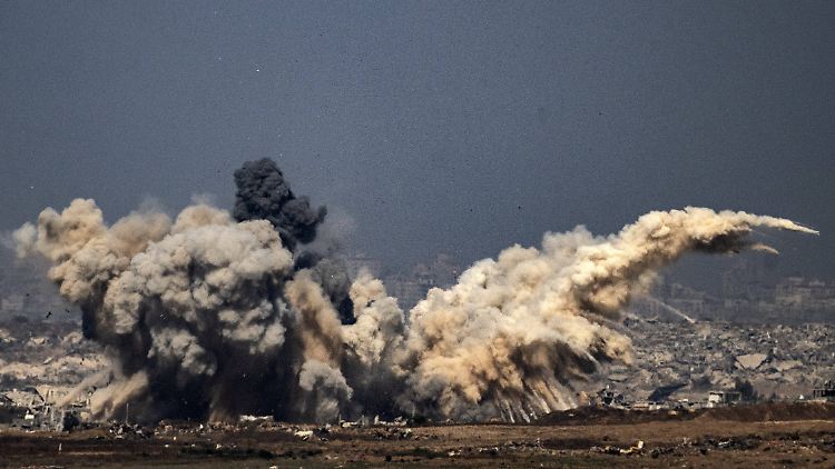 Israel hat in verschiedenen Regionen des Gazastreifens Luftangriffe geflogen - mit tödlichen Folgen.