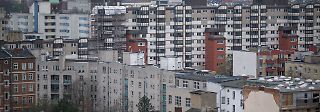 Bei den meisten landeseigenen Wohnungsgesellschaften steigen die Mieten. (Archivbild)