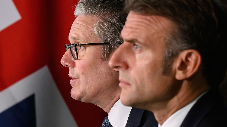 Macron (rechts) appelliert an Starmer und die anderen G7-Staatschefs. 