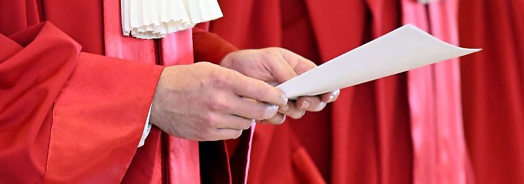 Die roten Roben der Verfassungsrichter würden alle drei Kandidaten gern bald tragen.