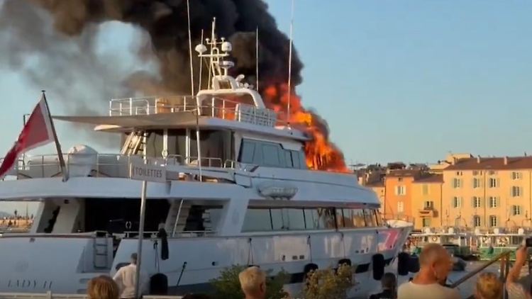Saint-Tropez_Jacht_Feuer.jpg