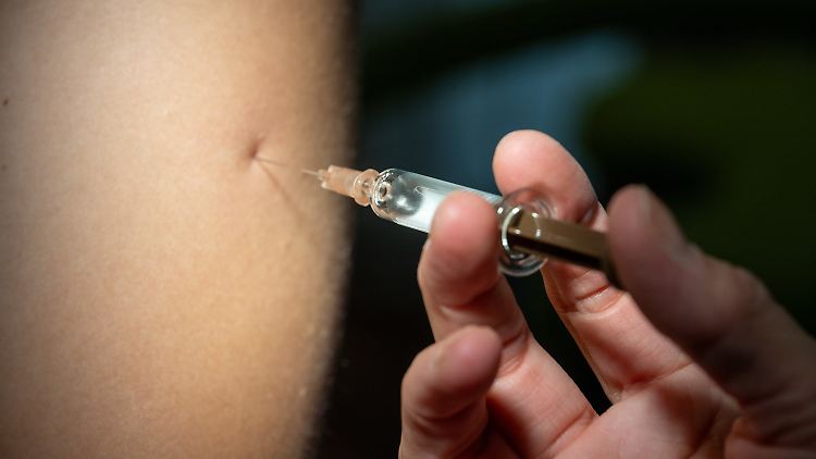 Die HPV-Impfung wird seit 2007 für Mädchen und seit 2018 auch für Jungen empfohlen. 