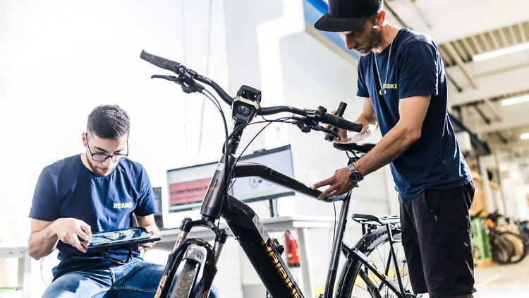 Gebrauchte E-Bikes sind eine preiswerte Alternative – besonders bei geprüften Anbietern.