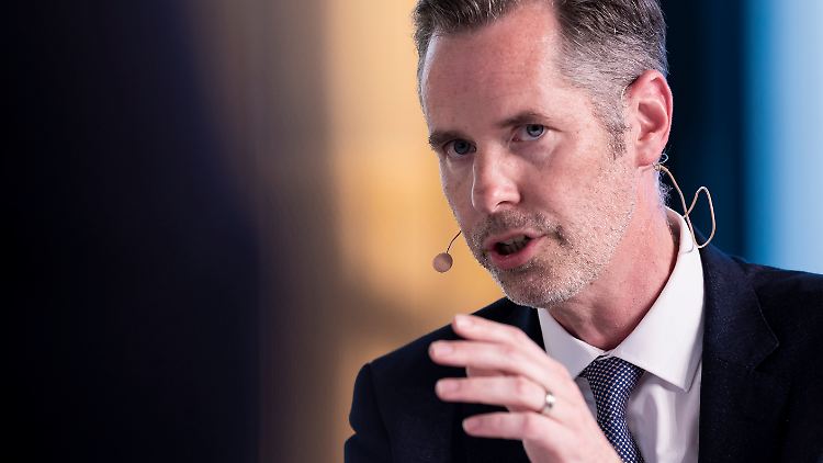 Christian Dürr ist seit Ende Juni FDP-Chef. Seine Partei hat gerade mit der Arbeit an einem neuen Grundsatzprogramm begonnen. Der 48-Jährige fordert Reformen bei Migration, Bürgergeld und Rente.